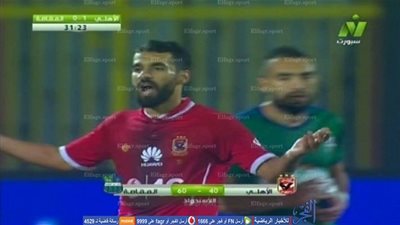 عبدالله السعيد ينفعل في مباراة الأهلي والمقاصة  (فيديو)