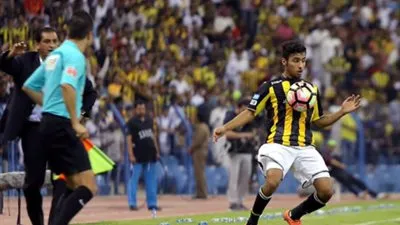 اتحاد جدة يحصن نجمه بعقد جديد