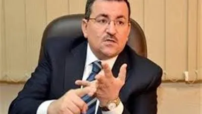 أسامة هيكل يحرج 