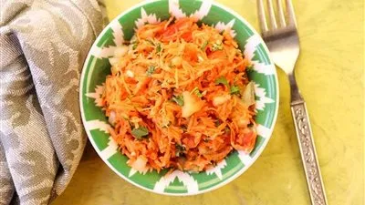  طريقة عمل سلطة الجزر والكزبرة الخضراء