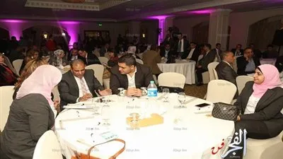 توافد نجوم الفن والسياسة لحضور مؤتمر 