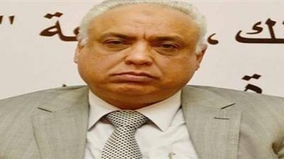 أستاذ زراعة كبد يعلن توقف إجراء العمليات بعد أسبوعين.. ويناشد 