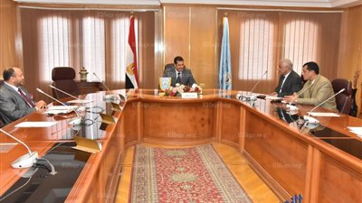 محافظ أسيوط يتابع تجارب الإخلاء بالمدارس ويؤكد عدم التهاون في الحفاظ على كرامة الطلاب ( فيديو وصور )