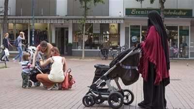 ألمانيا: ميركل تؤيد حظر النقاب في بلادها
