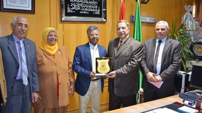 محافظ الإسماعيلية يستقبل وفد مؤسسة 