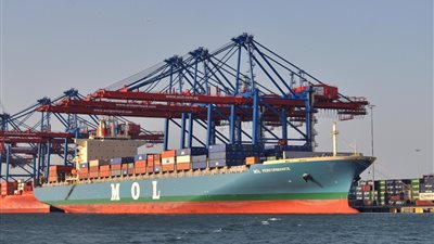 مغادرة 557 راكب ميناء سفاجا 