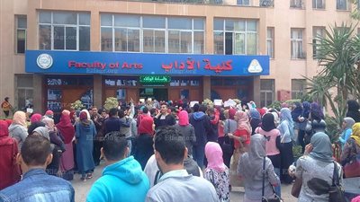 تجمهر طلاب جامعة المنوفية غضباً من عودة طالبة 