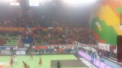 هتافات ألتراس أهلاوي في افتتاح بطولة أفريقيا لكرة السلة (فيديو)