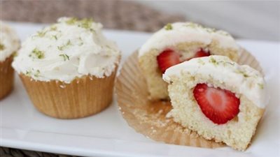 طريقة تحضير كب كيك محشي بالفراولة