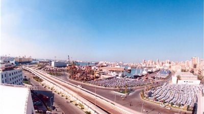 128 سفينة بحركة السفن والشاحنات بميناء الاسكندرية اليوم
