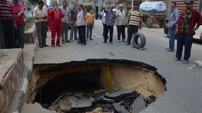 هبوط أرضي بمساحة 15 مترًا أمام مسرح سيد درويش بالإسكندرية 