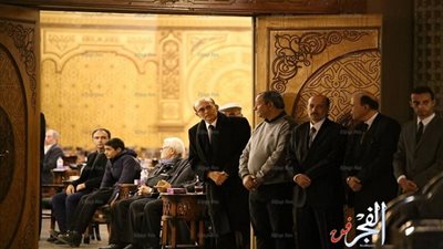 علامات الحزن تظهر على الفنان محمد صبحي في عزاء زوجته.. (فيديو وصور)