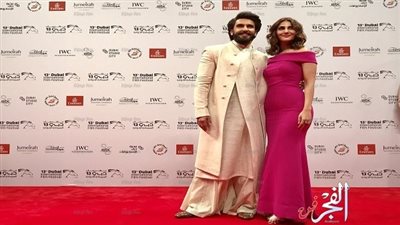 رانفير سينج وفاني كابور يلتقطان صور تذكارية مع الجمهور في 