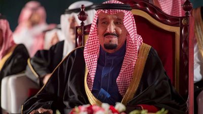 إثر مغادرته المنامة.. خادم الحرمين يبعث برقية شكر وتقدير لملك البحرين