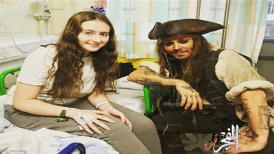 جوني ديب يفاجئ أطفال أحد مسشتفيات لندن بزيارة قبل الكريسماس (صور)