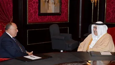 وزير الخارجية البحريني يناقش مع 
