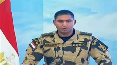 شاهد.. السيسي يكرم ضابط صاعقة فقد قدمه.. والأخير يوجه رسالة للإرهاب