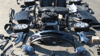 ضبط صاحب شركة لقيامه بتبديد شحنة قطع غيار سيارات بالإسكندرية