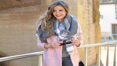 المعاطف الملونة من أبرز صيحات شتاء 2017 (صور)