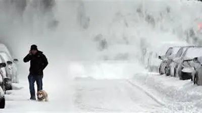عاصفة ثلجية تضرب شيكاغو وتلغي مئات الرحلات الجوية
