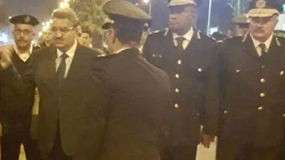 بالصورة.. مدير أمن الجيزة يفاجئ الخدمات الأمنية بمحيط الكنائس