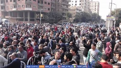 عاجل.. تزايد الأعداد أمام كنيسة العذراء تزامنا مع الصلاة على 