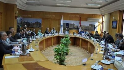 مجلس عمداء جامعة كفرالشيخ يناقش إستعدادات إمتحانات التيرم الأول (صور)