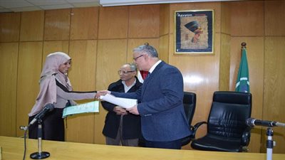 محافظ المنيا يسلم عقودًا لـ  ‏8 ‏ جمعيات أهلية لتوفير فرص عمل للشباب ‏