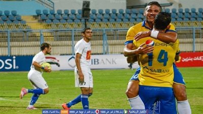 خضر يحاضر لاعبي الإسماعيلي قبل المران 