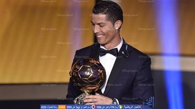 كريستيانو رونالدو يتوج بجائزة الكرة الذهبية
