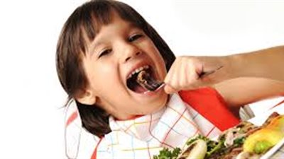 دراسة أمريكية تُحذر من وجبات الأطفال في المطاعم