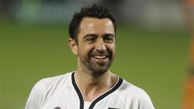 تشافي يستعيد الذكريات في معسكر برشلونة بالدوحة