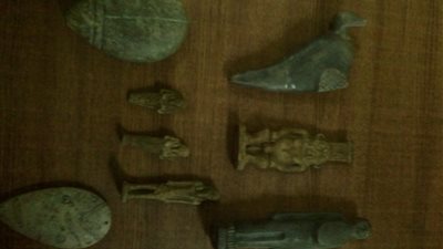 راهب دير الشهداء بسوهاج يضبط شخص أثناء حفره وتنقيبه بجوار مقابر الدير