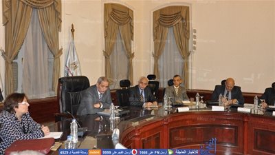 الهلالي يبحث مع أعضاء لجنة تطوير التعليم وضع الإطار العام والوثائق الفرعية للمناهج الجديدة