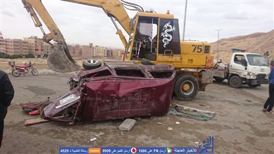 إصابة 6 أطفال في حادث تصادم سيارة بحفار بحي الأسمرات (صور)