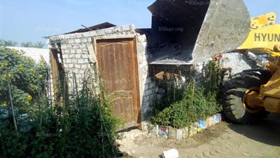 إزالة 54 حالة تعدي علي الأراضي الزراعية بطوخ والقناطر (صور)