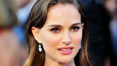 في حملها الثاني.. ناتالي بورتمان تبهر الجميع بإطلالاتها الأنيقة (صور)