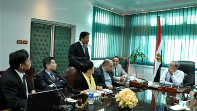 محافظ القليوبية يبحث مع وفد من رجال الأعمال الصينيين إنشاء محطة لتدوير القمامة بالخانكة (صور)