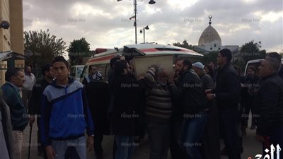 وصول جثمان زبيدة ثروت لمسجد السيدة النفيسة (صور)