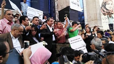 اليوم.. وقفة صامتة بالشموع على سلم 