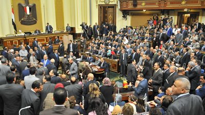 مطالب برلمانية بتجريد 