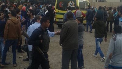 القبض على مسؤول مطعم في مصنع ملابس جاهزة عقب تسمم 35 عاملا بالعبور