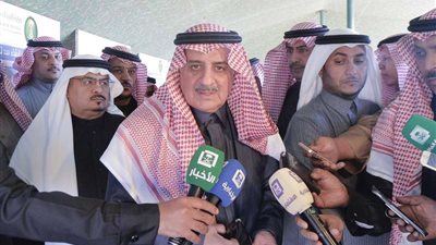 أمير تبوك يقف على مشاريع السدود بالمنطقة