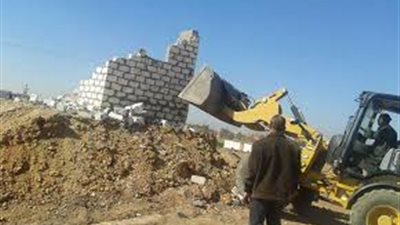  رفع 1737 متر قمامة وإزالة 12 حالة تعدٍ علي الأرض الزراعية بالمنيا