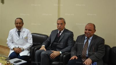 محافظ قنا: بروتوكول بين الأورام والتأمين الصحي لعلاج المرضى