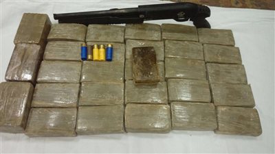 ضبط 30 طربة حشيش بحوزة شخصين في مطروح