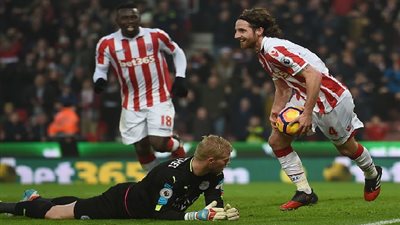 جون ألين يزيد أوجاع ليستر سيتي بالهدف الثاني وسط فرحة رمضان صبحي (فيديو)