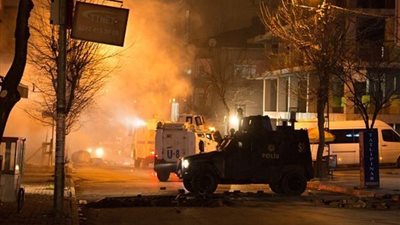 عاجل ..إنفجار بمقر حزب الشعوب الديمقراطية الكردي فى اسطنبول