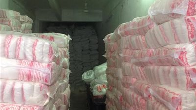 ضبط 12 طن و200 كيلو جرام سكر تمويني في كمين أمني قبل تهريبها للسوق السوداء بسوهاج