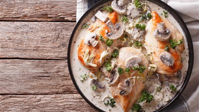 طريقة عمل صدور الدجاج بالفطر والكريمة